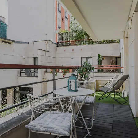 Comfortable With Balcony 1bd For 2p - * لوفالوا بيريه