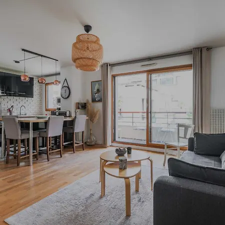 Comfortable With Balcony 1bd For 2p - شقة